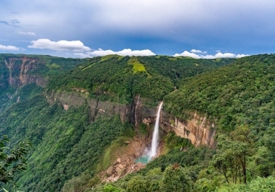 Top 7 Scenic Travel Destinations for Adventure Seekers in 2025 image sidebar